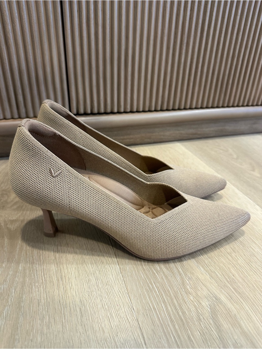 Vivaia Pointed-Toe Mid Heels (Anna) Classic Pointed-Toe Women's Pumps in Beige
